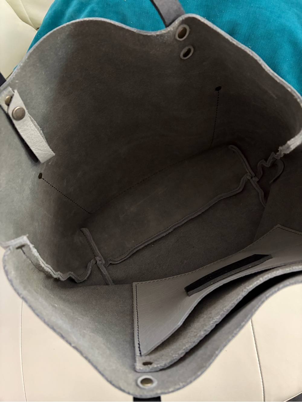 Portland Leather Nimbus Classic Large Tote - Picture 4 of 5